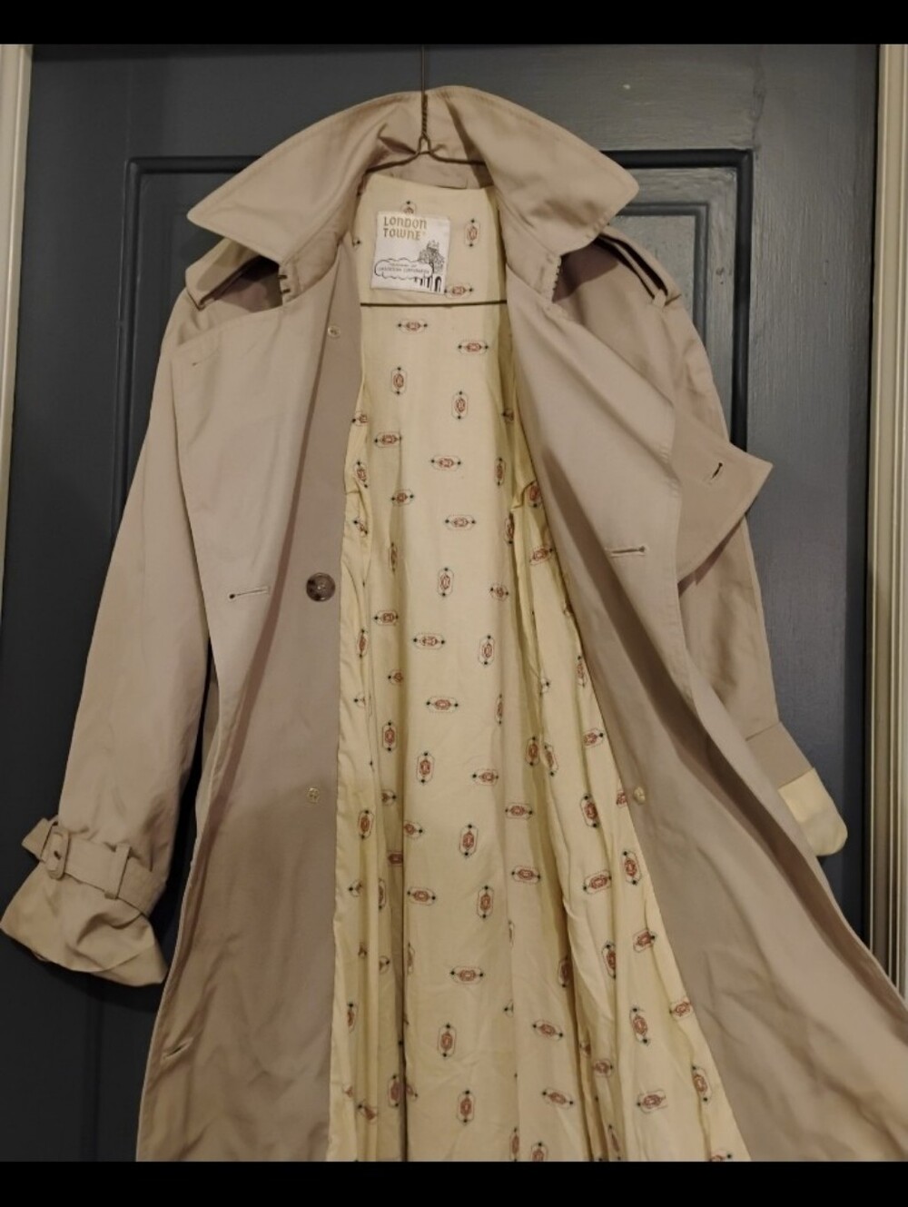 London Towne Full Length Trench 44" Tan/Beautiful Lining/New, No Tags/Crisp